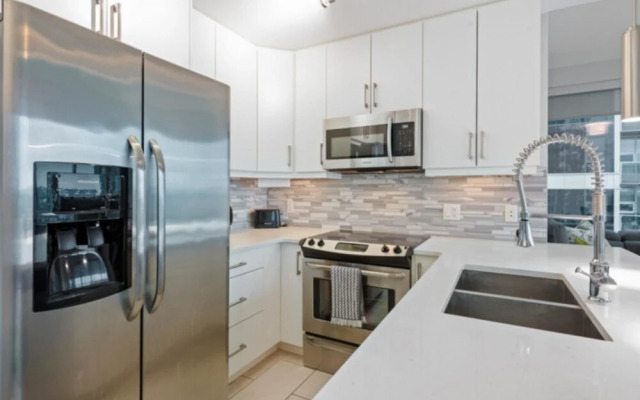 2BR 2BA Stampede and Calgary Tower View Free Park