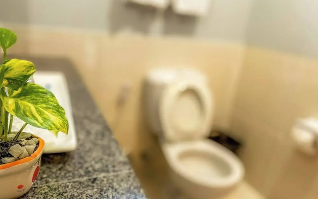 Room-hotel With Balcony in Phukettown