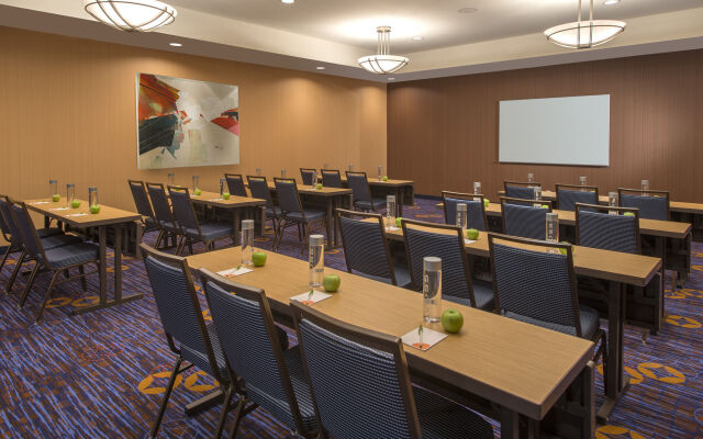 Courtyard by Marriott Grand Rapids Airport