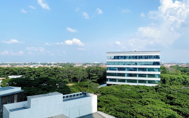 Spacious And Homey Studio At Cleon Park Apartment