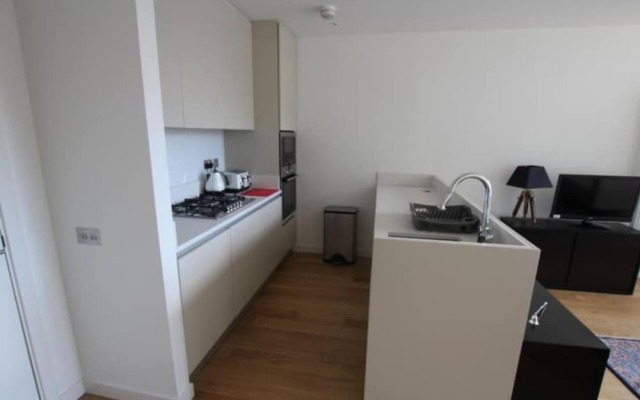Modern 1-Bed in the Iconic Quartermile Area
