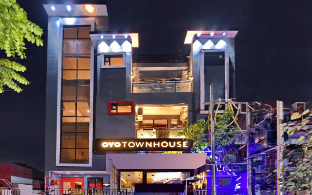 OYO 18258 Flagship Cherry Inn