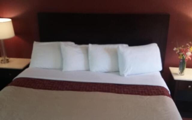 HomeTowne Studios by Red Roof Athens, TN