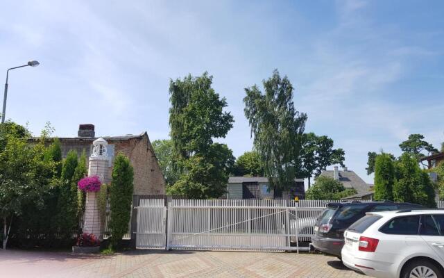 Naiza Guesthouse and Apartments