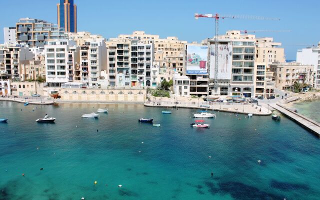 Spinola Bay Apartment by Getaways Malta