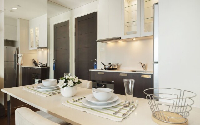 Ivy Thonglor by Favstay