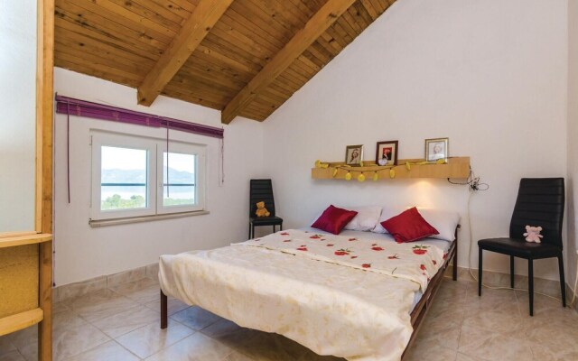 Nice Home in Sreser With Wifi and 2 Bedrooms