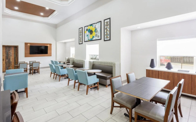 Holiday Inn Express & Suites Williamsburg by IHG