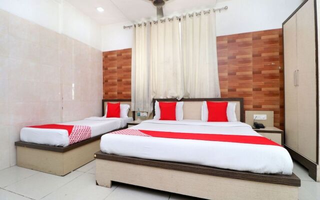 OYO 23357 Raj Tirath Niwas