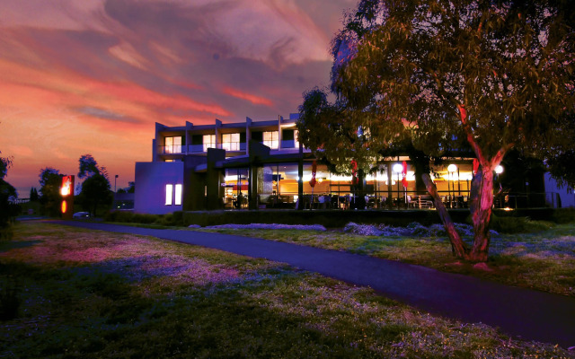 Golden Pebble Hotel