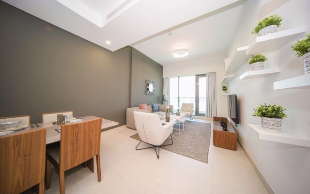 Business Bay 1BR Canal View Rooftop Pool - 360 vacation