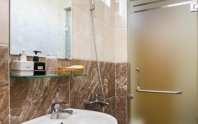 Marine Hotel & Apartment