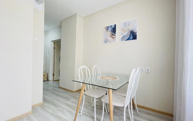 Apartment on Isaeva street 4