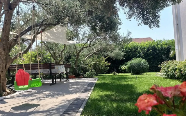 Modern Apartment in Kastel Stafilic With Fenced Garden