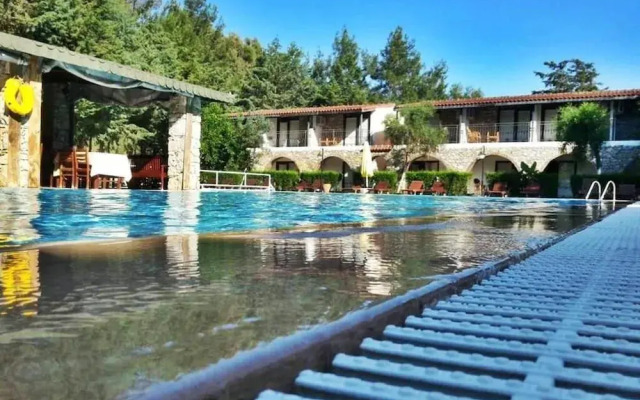 Alados Otel
