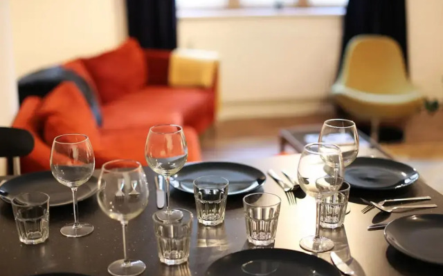 3 Beds 2 Baths Oxford Circus