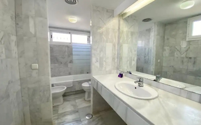 House Pauline 3 bed Poolside Private Garden M-5