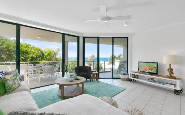 Sunny and spacious Sunshine Beach