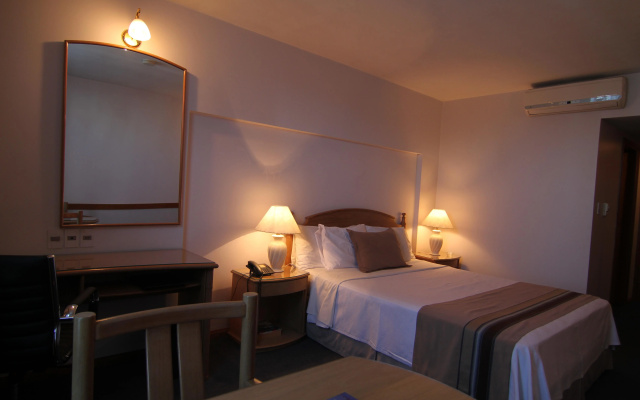 Crystal Palace Hotel - Image 5