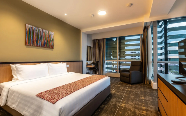 Hotel 7 Suria