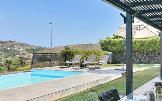 Villa With Private Pool in the Golf Resort