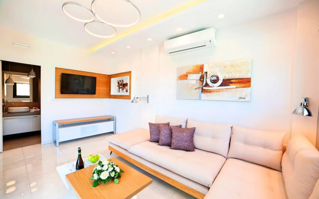 Perla Villas with Heated Pool