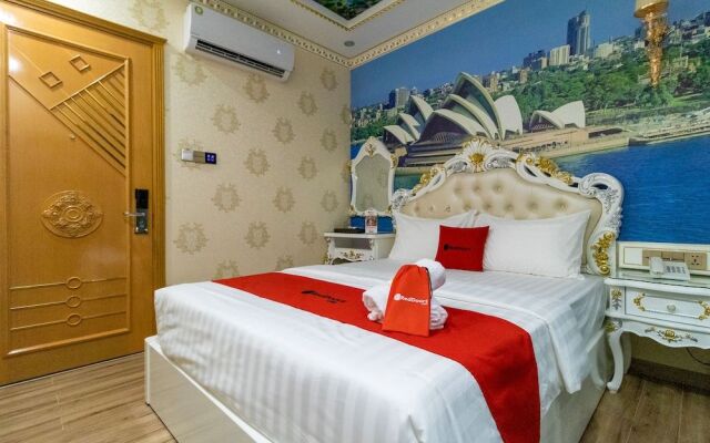 RedDoorz Premium @ Cao Thang Street