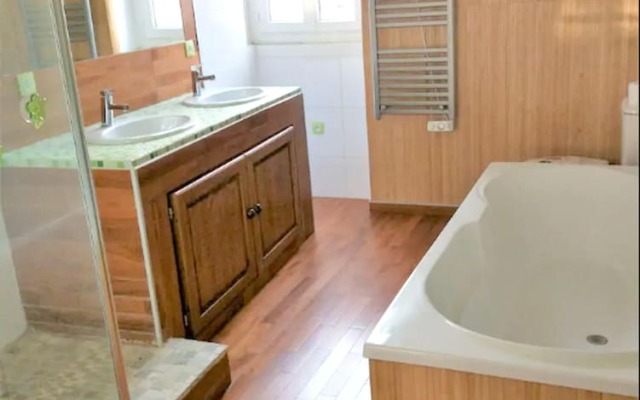 House with 3 Bedrooms in Mus, with Wonderful City View, Furnished Terrace And Wifi - 17 Km From the Beach