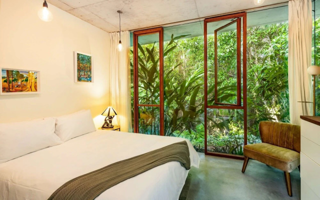 The Planchonella House - Eco Stay de Luxe