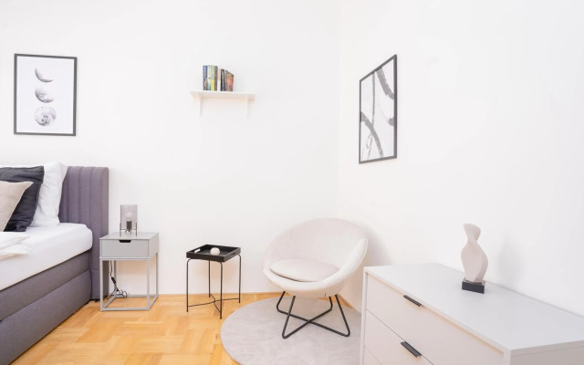 Bright Apartment in Old Town by Prague Days