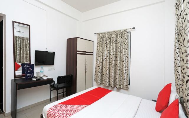 OYO 8996 Hotel Pioneer