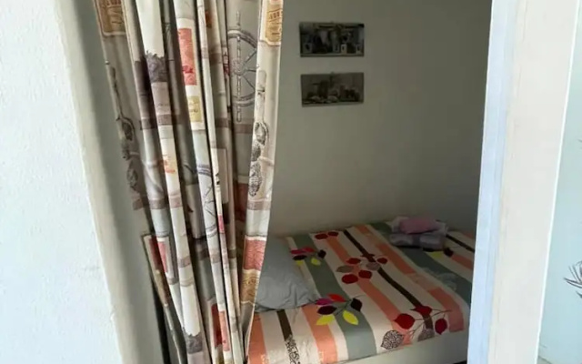 1 Bed Flat - Sleeps 2 - Pets - Pool - Smoking