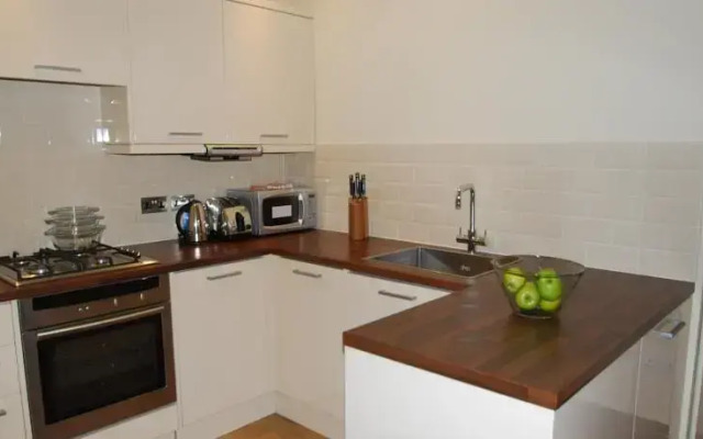 The London Agent - Hurlingham Mansion Flat SW6