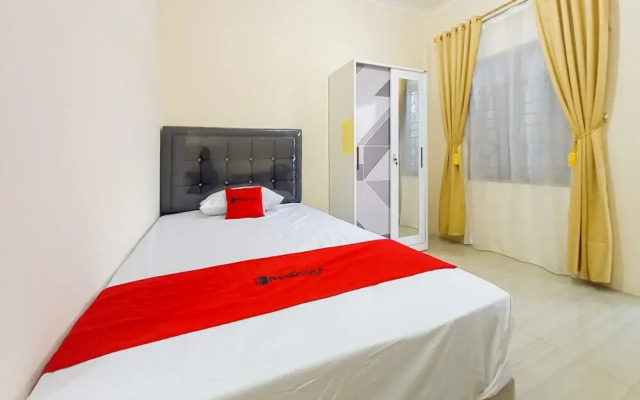 RedDoorz Syariah near JBC Jambi