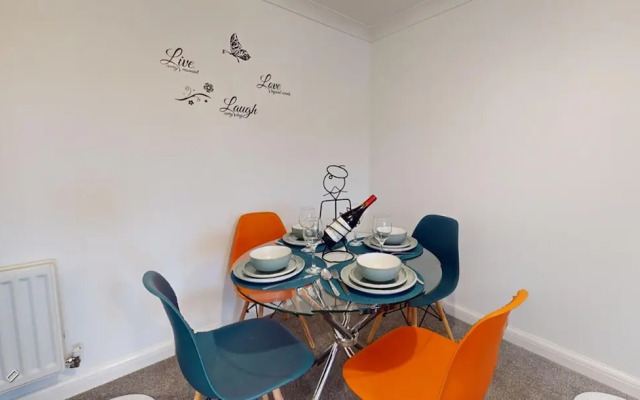 Romford Retreat - Modern 2BR Apartment