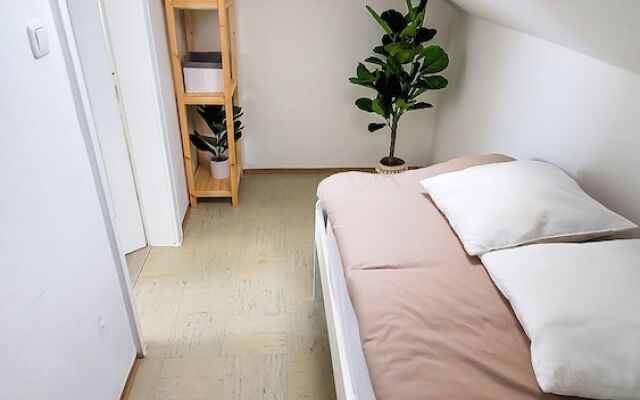 DG Links 40m 2-Zimmer Wohnung