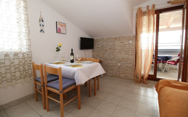 Apartments and rooms Eugenia
