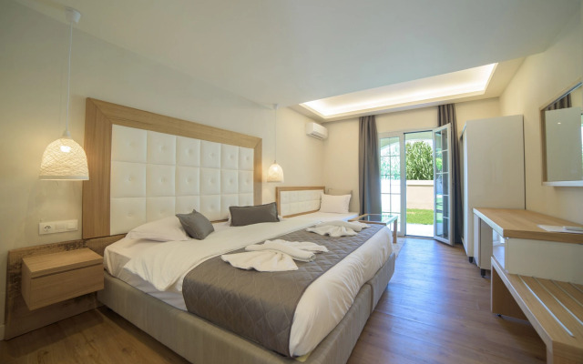 Akron Seascape Resort