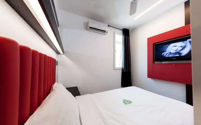 Grand Centrepoint Hotel