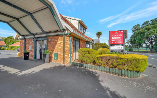 Tudor Court Motor Lodge