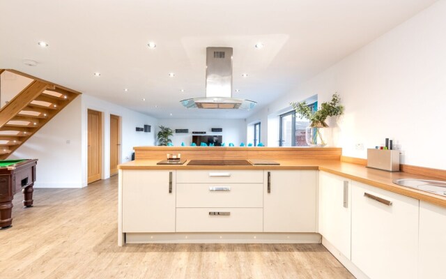 Captivating 4-bed House in Lincoln