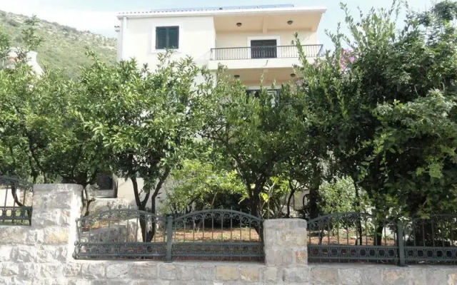 Apartments & Rooms M