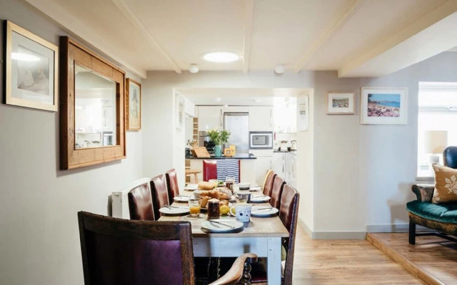 6 Barnoon Terrace