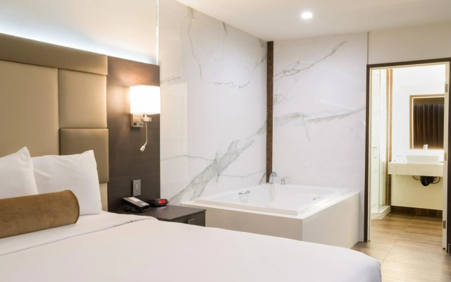 Hotel Xilo Glendale