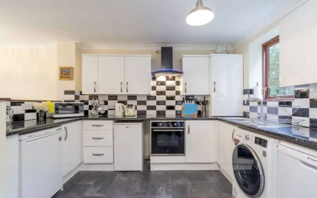Beautiful 3BR House with a Garden