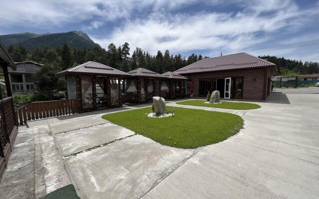 River & House (Ривер Хаус)