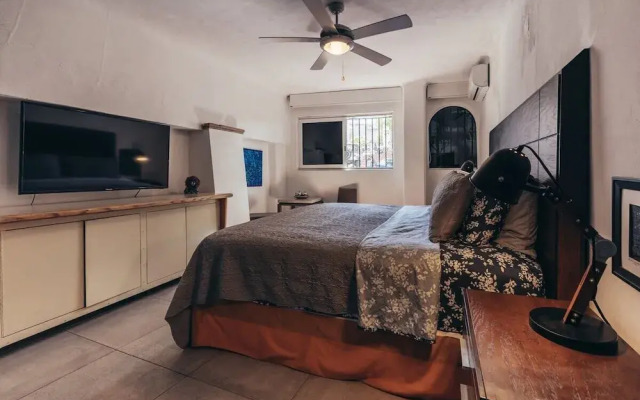 Cozy 2BR King Beds - Rooftop Pool - Fast Wifi