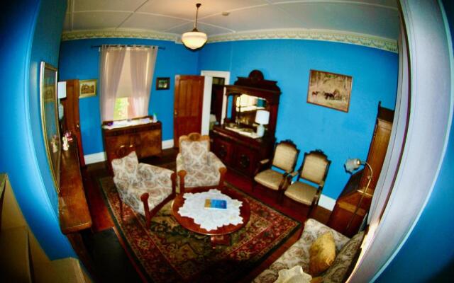 HISTORIC STAR LODGE and STATION MASTERS HOUSE NARRANDERA