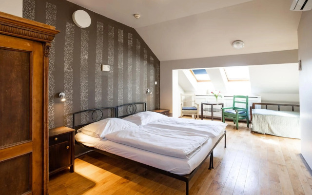Sir Toby's Hostel