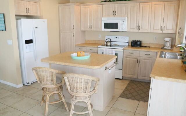 Jamaica Royale 401 - 2 Br Condo